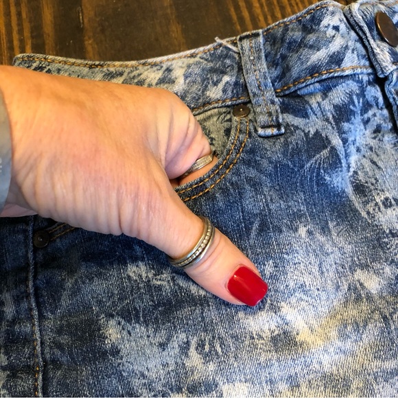 Jessica Simpson Women’s Size 26 Jean Shorts Palm Trees Stretch Raw Hem Beach - Picture 9 of 12